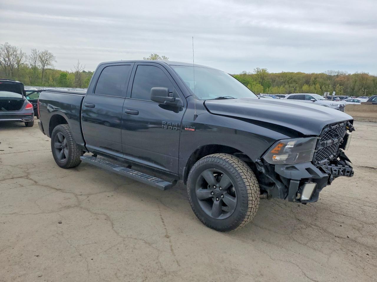 2016 RAM 1500 ST photo 10