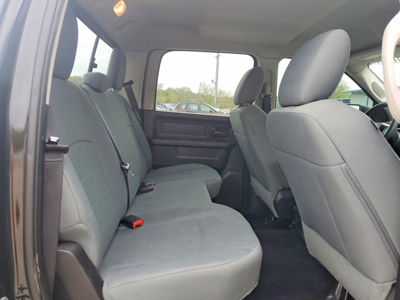 2016 RAM 1500 ST photo 28