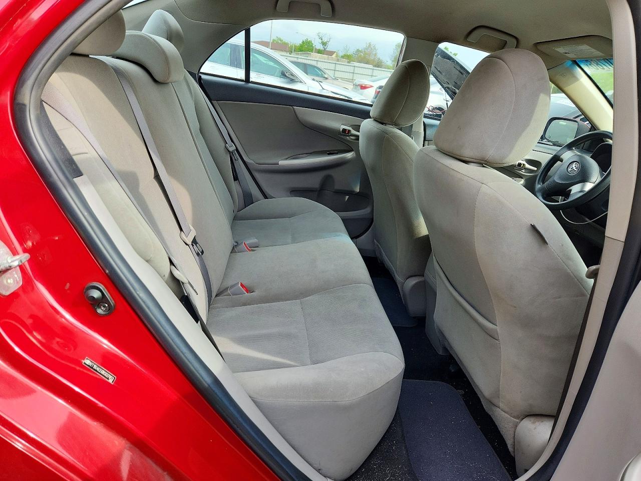 2011 TOYOTA COROLLA LE photo 28