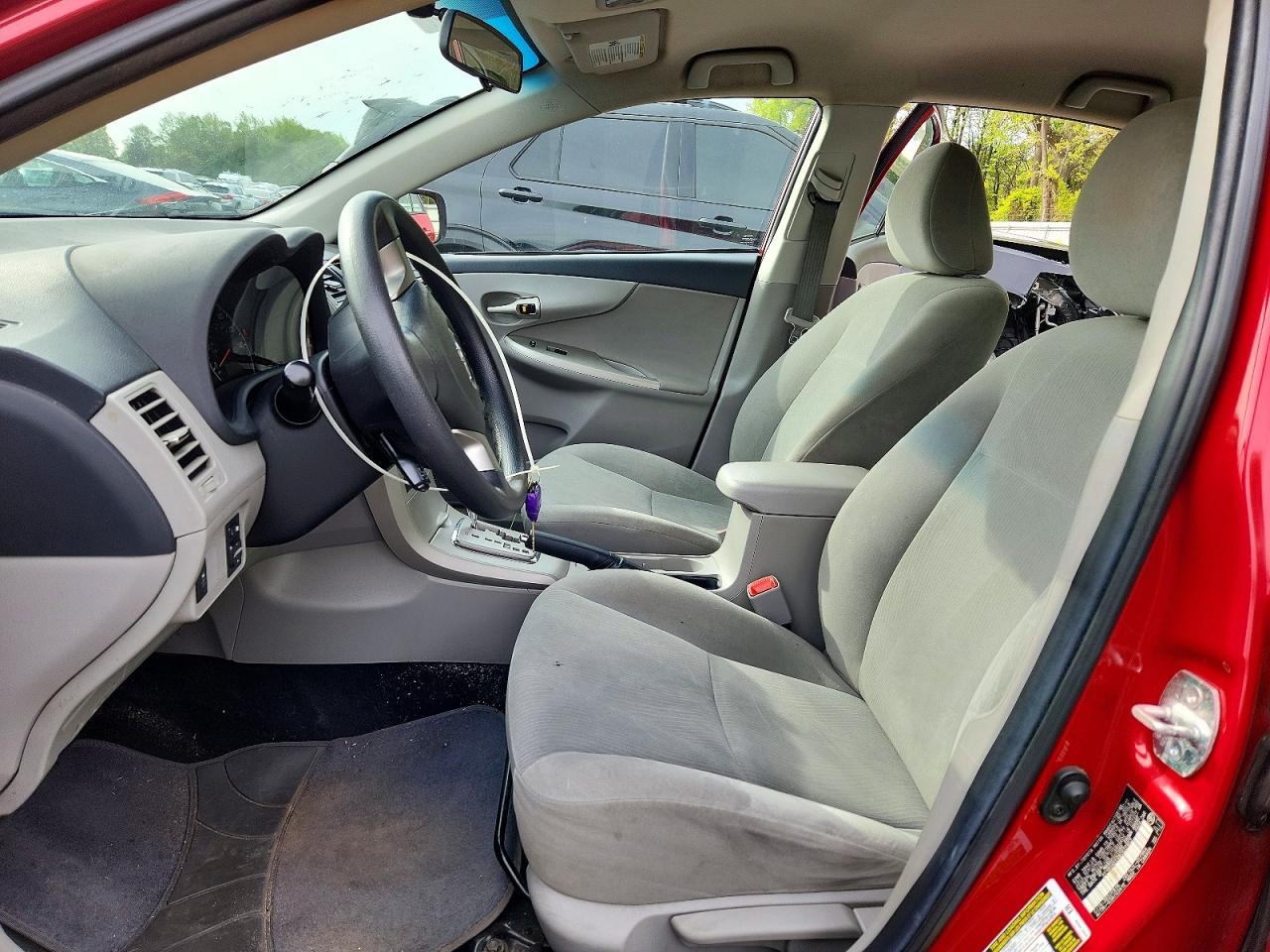 2011 TOYOTA COROLLA LE photo 19