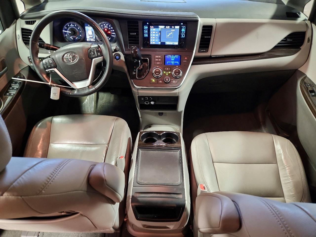 2017 TOYOTA SIENNA XLE 7-PASSENGER photo 15