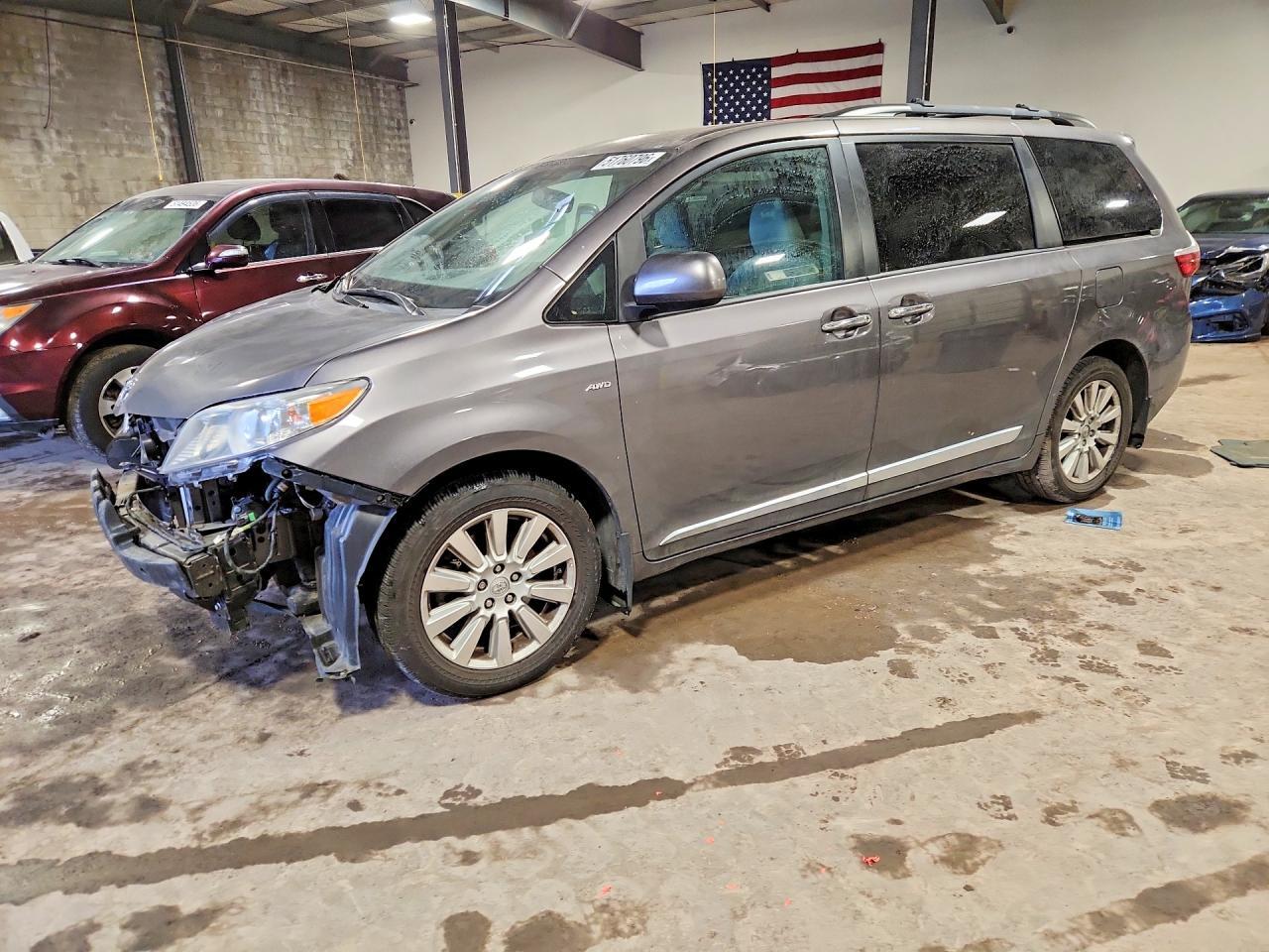 2017 TOYOTA SIENNA