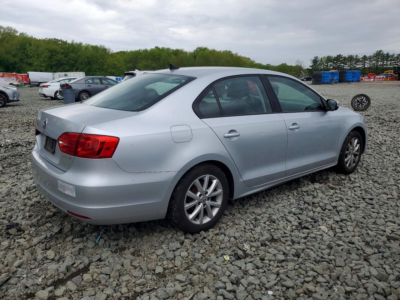 2012 VOLKSWAGEN JETTA SE photo 5