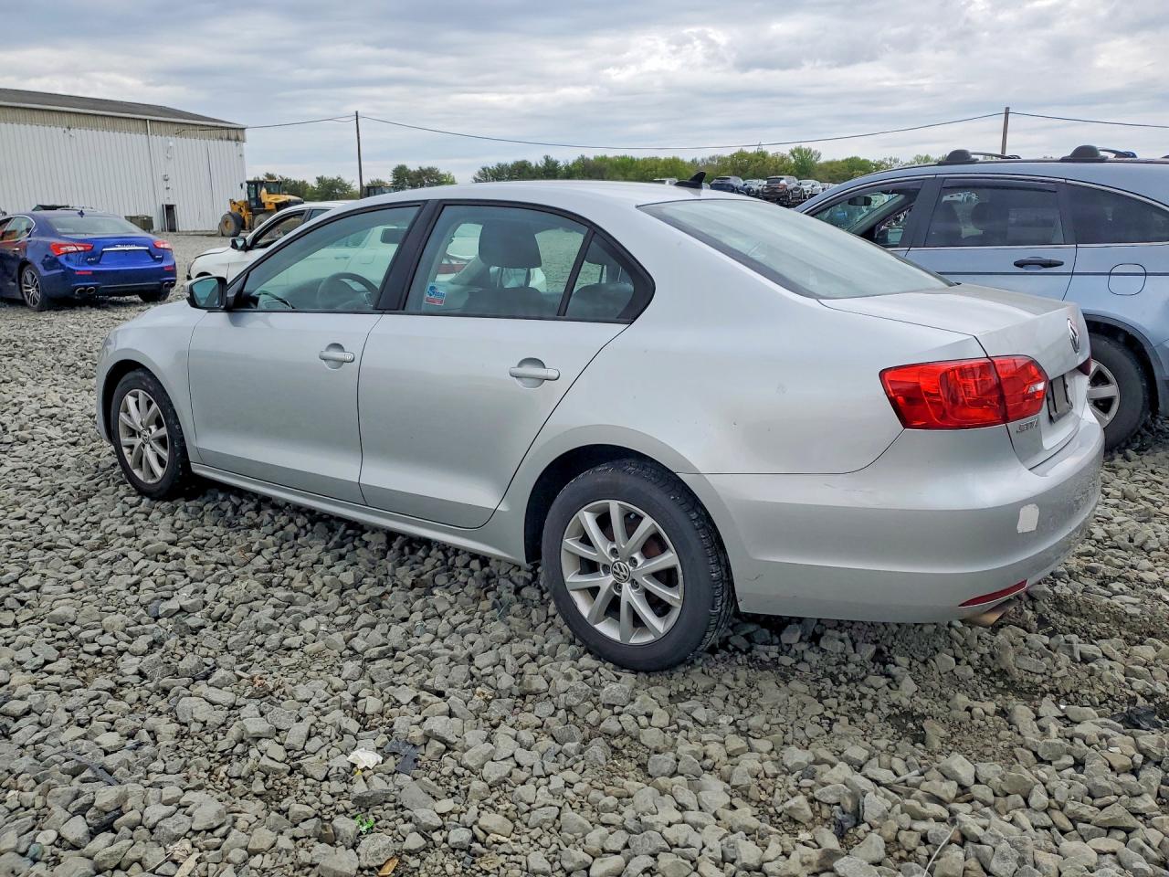 2012 VOLKSWAGEN JETTA SE photo 3