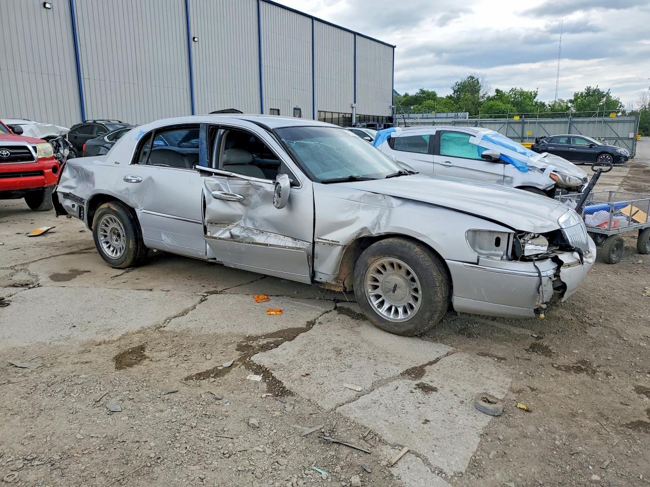 2001 LINCOLN TOWN CAR CARTIER photo 10