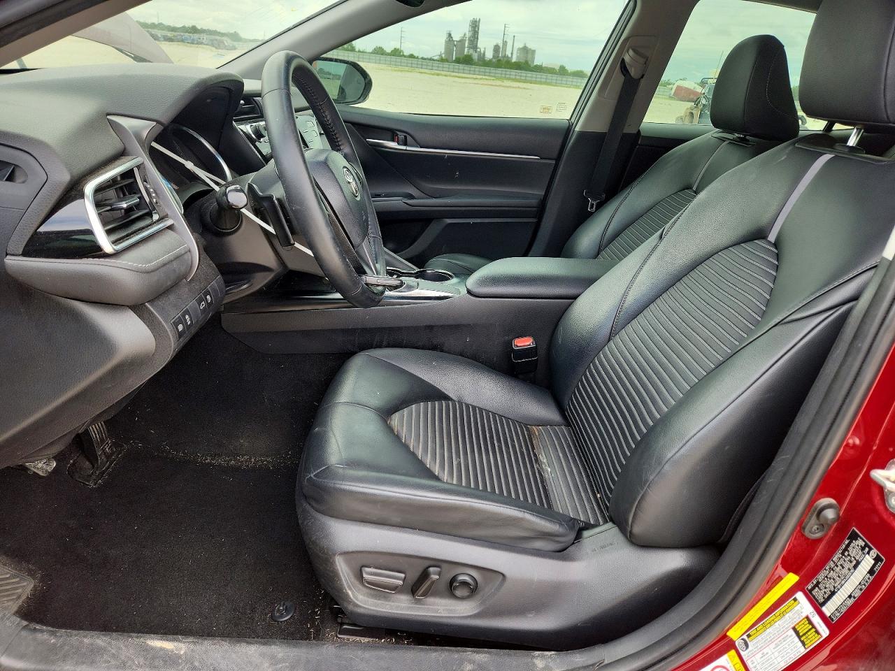 2018 TOYOTA CAMRY SE photo 13