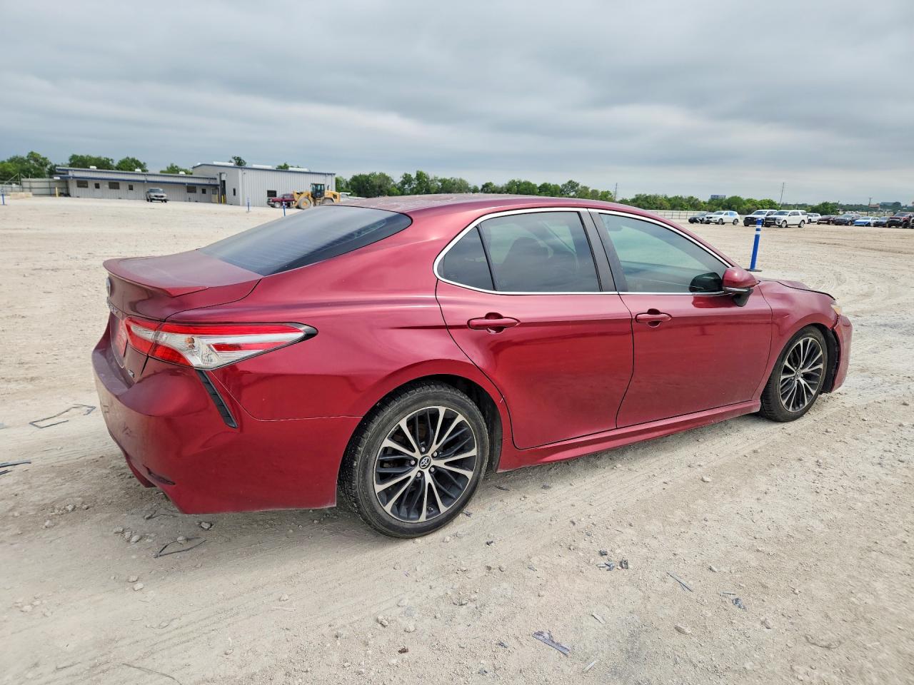 2018 TOYOTA CAMRY SE photo 5