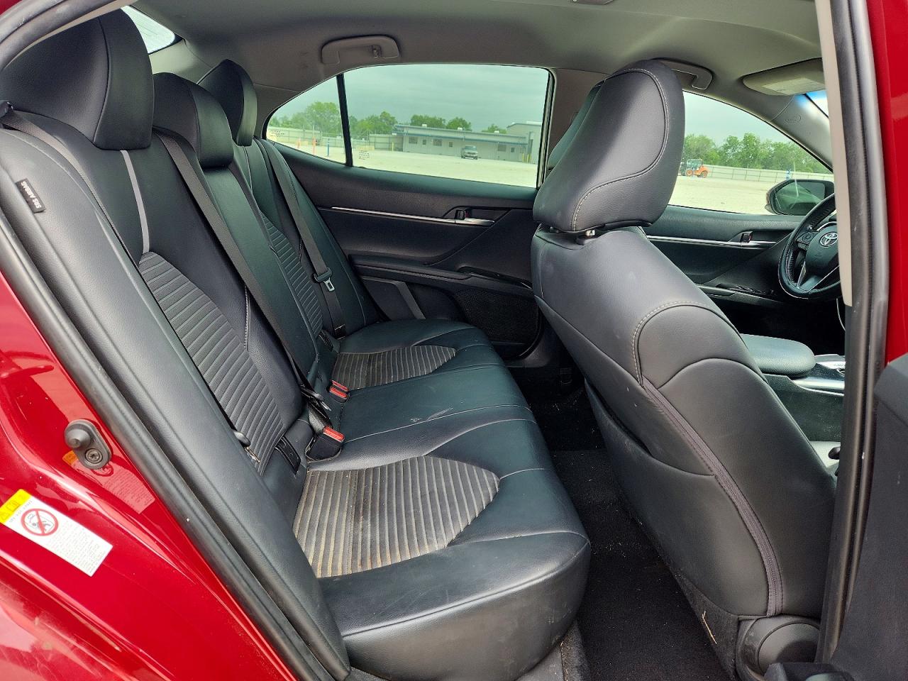 2018 TOYOTA CAMRY SE photo 19