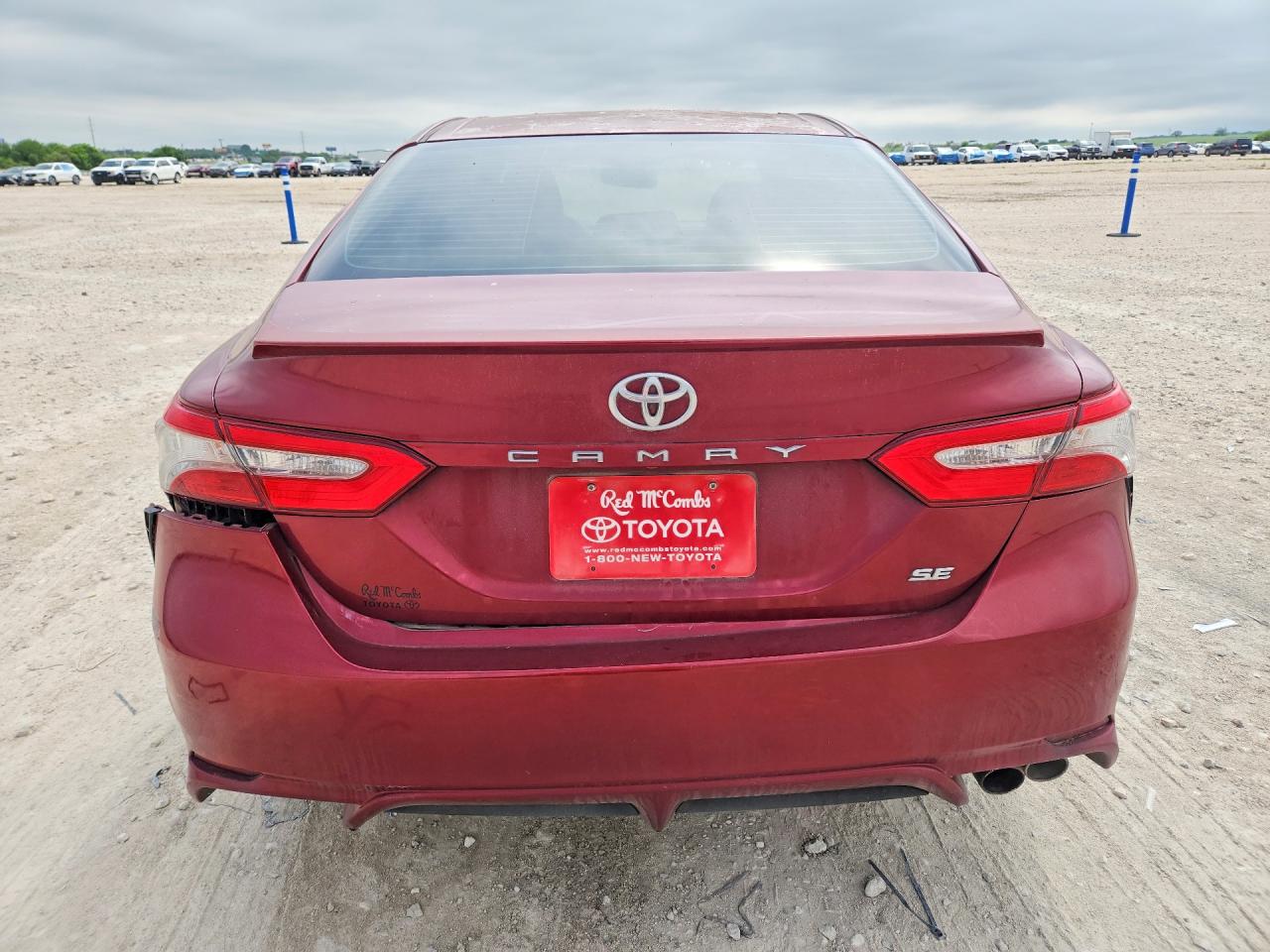 2018 TOYOTA CAMRY SE photo 11
