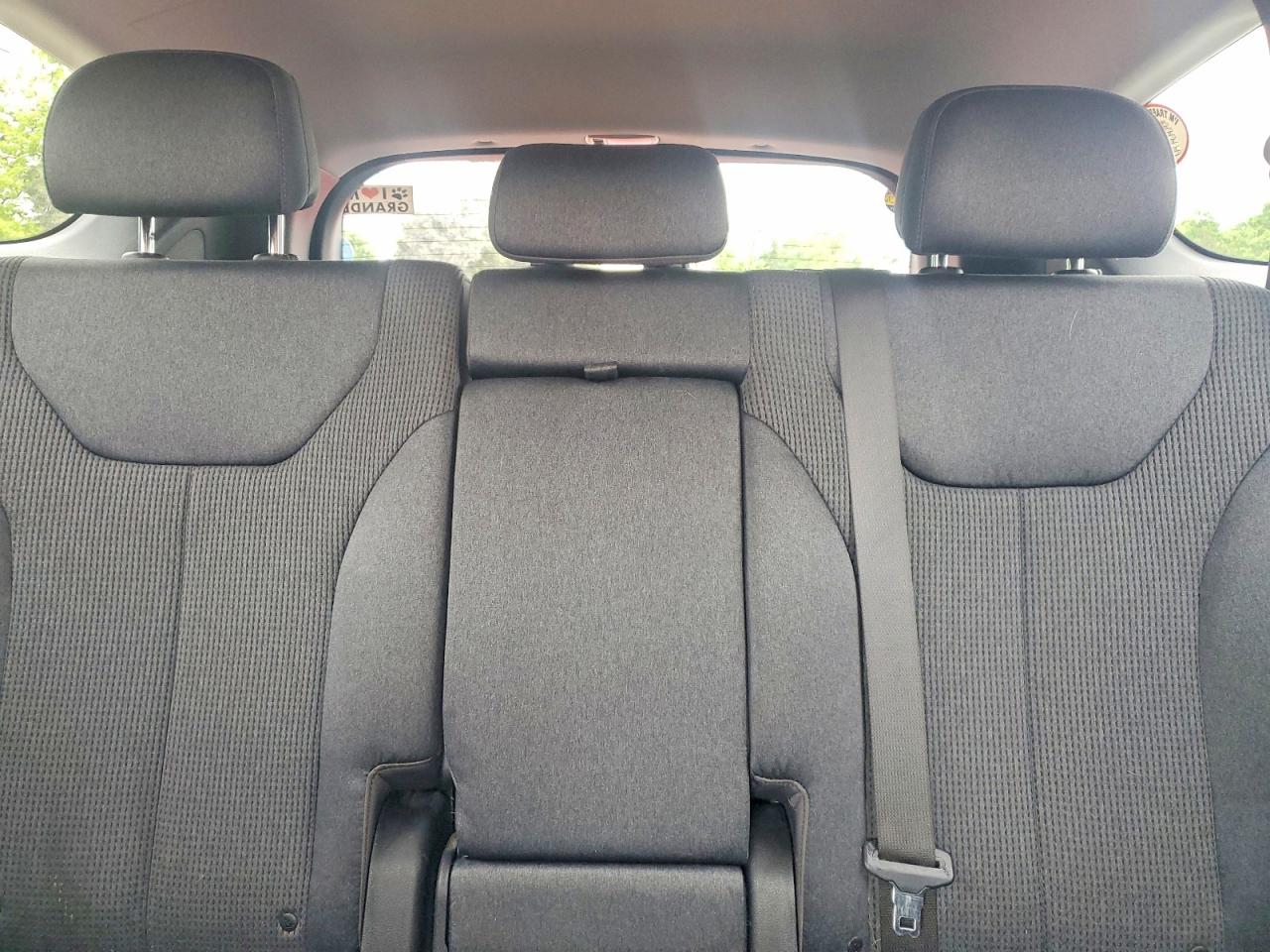 2019 HYUNDAI SANTA FE SE photo 28