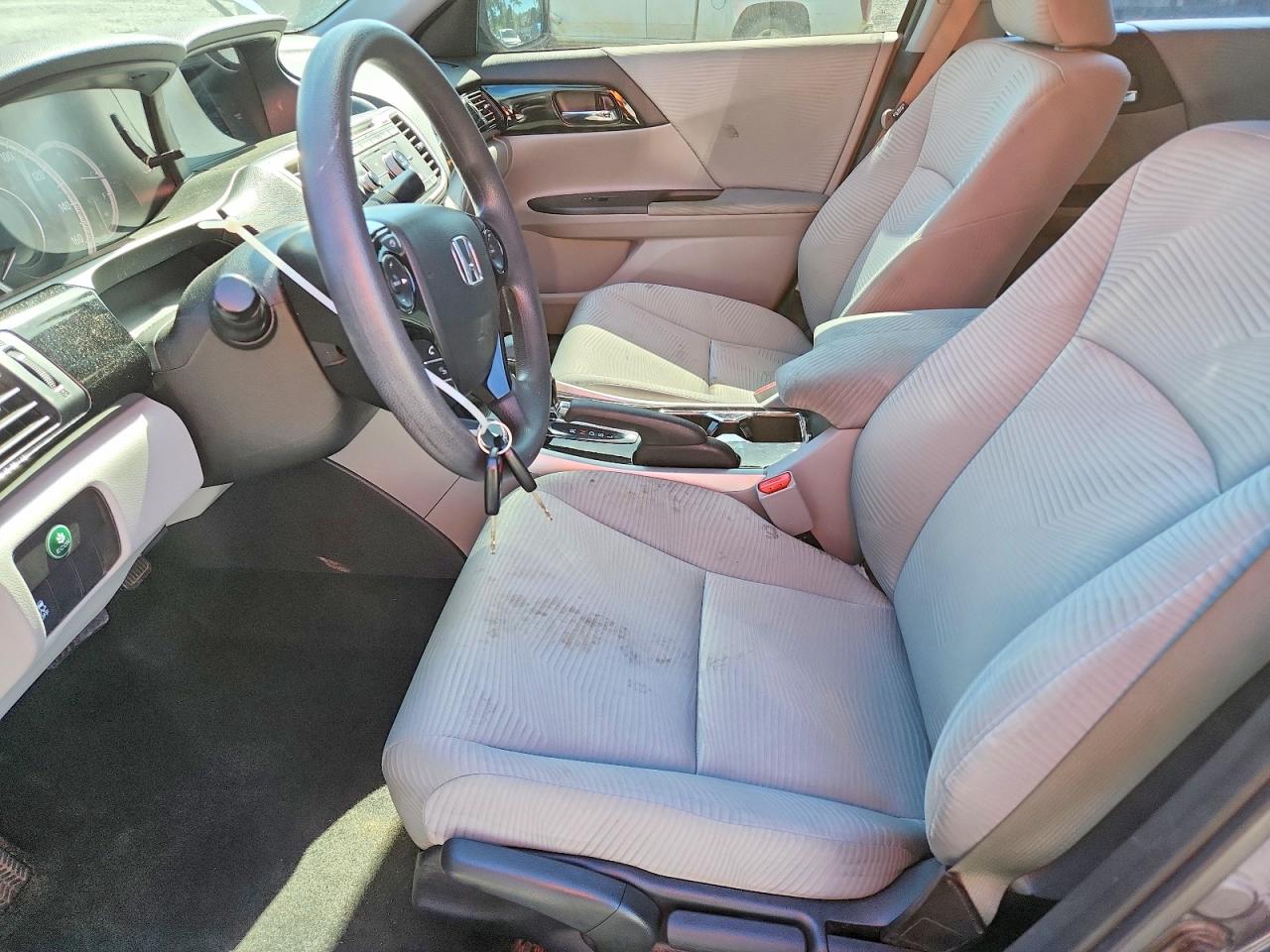 2016 HONDA ACCORD LX photo 19