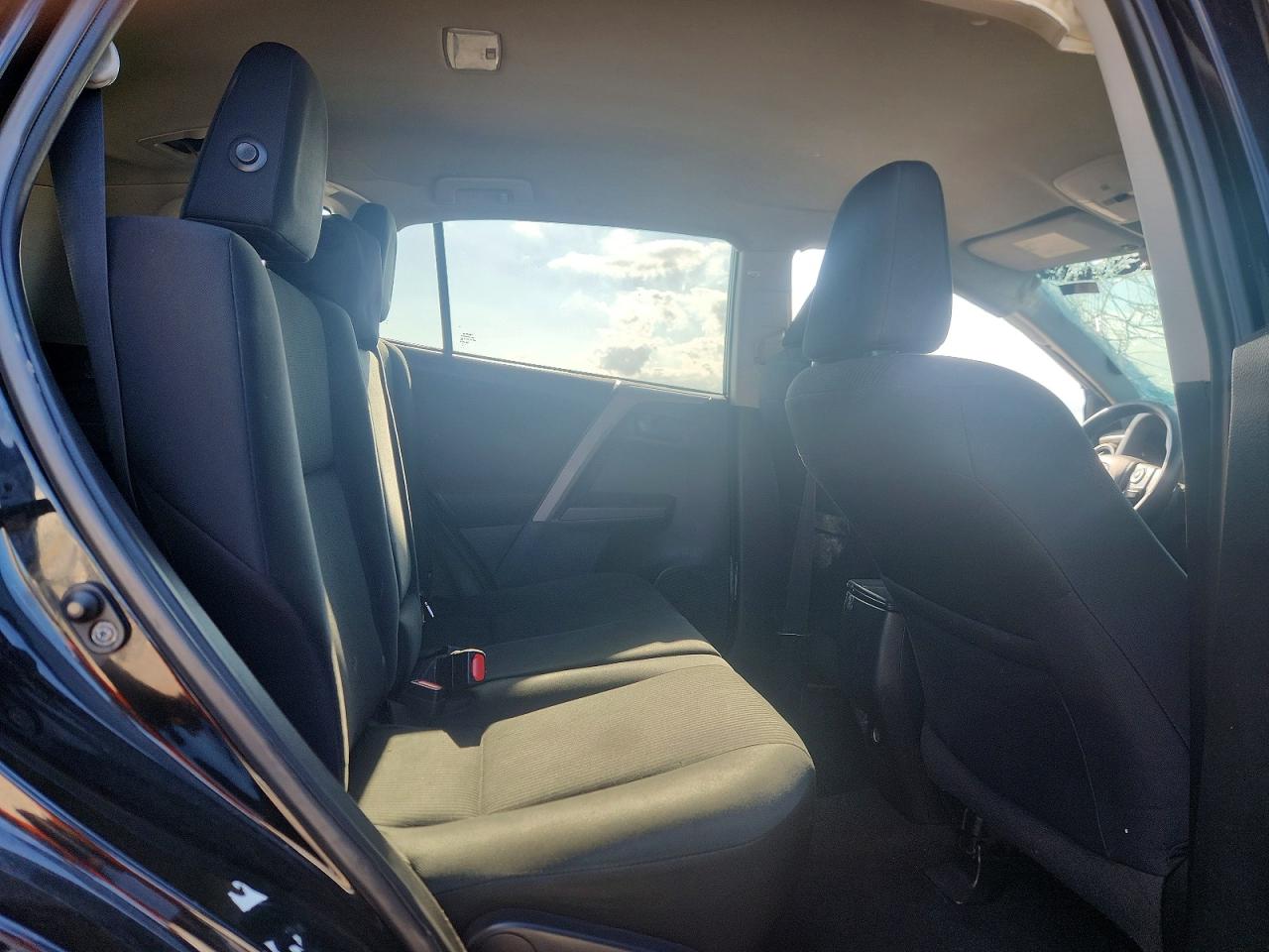2017 TOYOTA RAV4 LE photo 19
