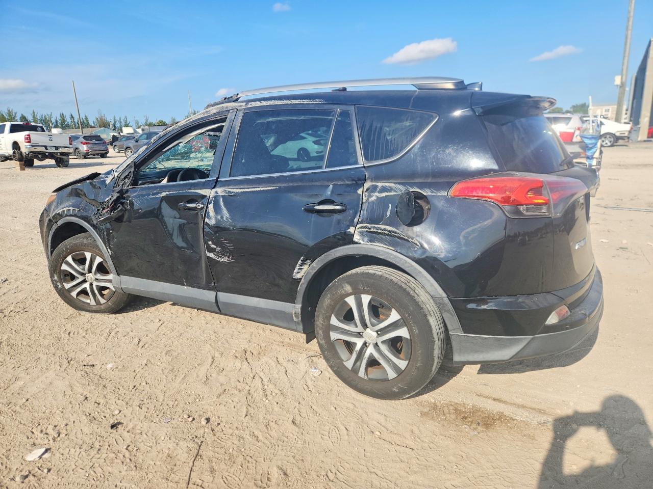 2017 TOYOTA RAV4 LE photo 3