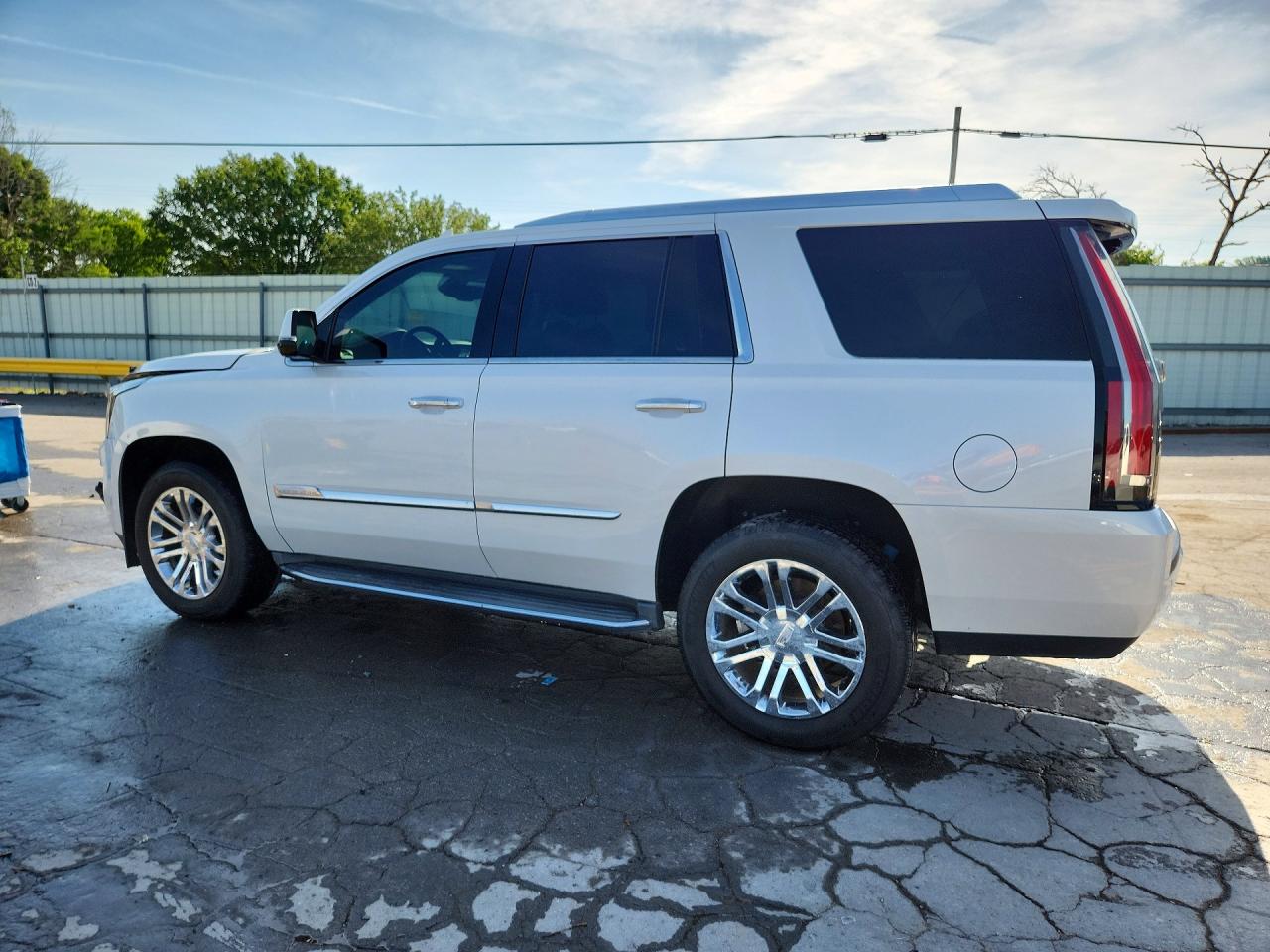 2016 CADILLAC ESCALADE photo 4