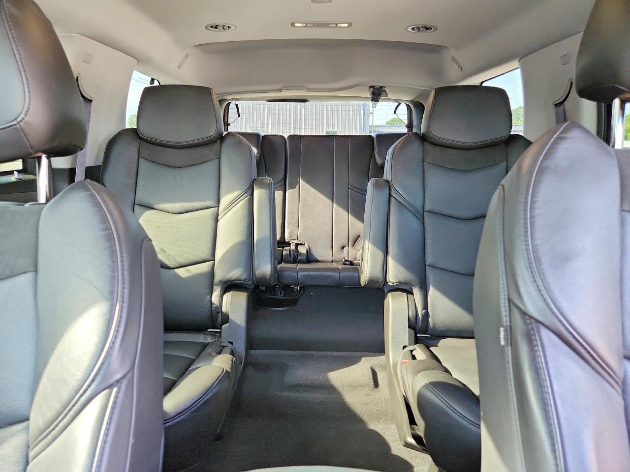 2016 CADILLAC ESCALADE photo 28