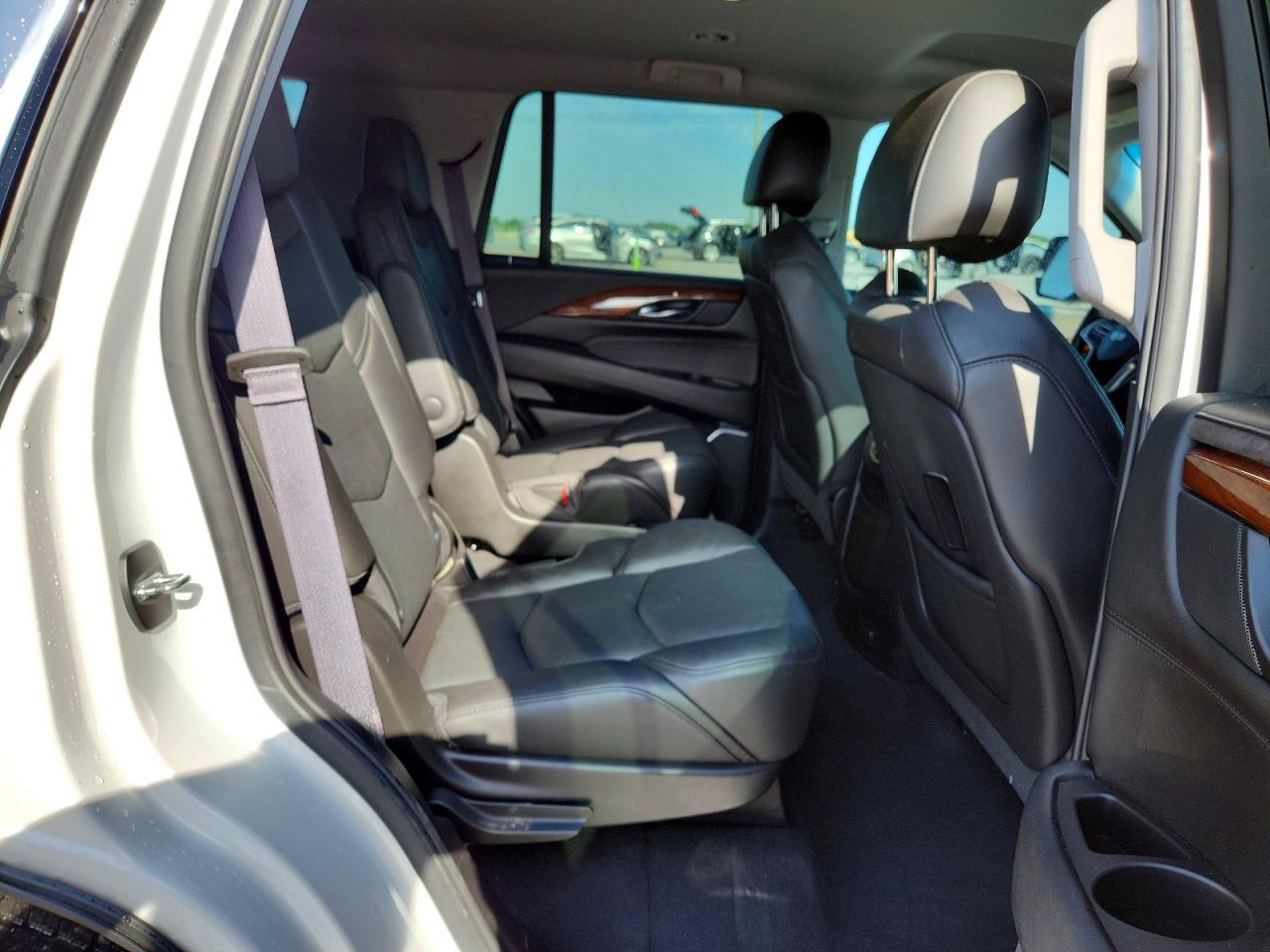 2016 CADILLAC ESCALADE photo 31