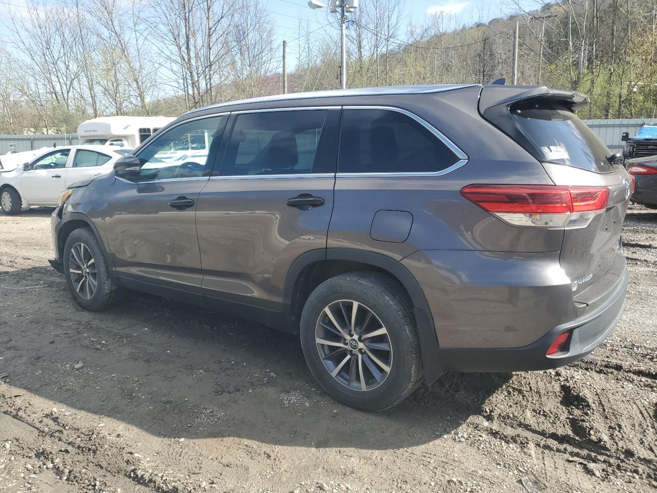 2019 TOYOTA HIGHLANDER photo 4