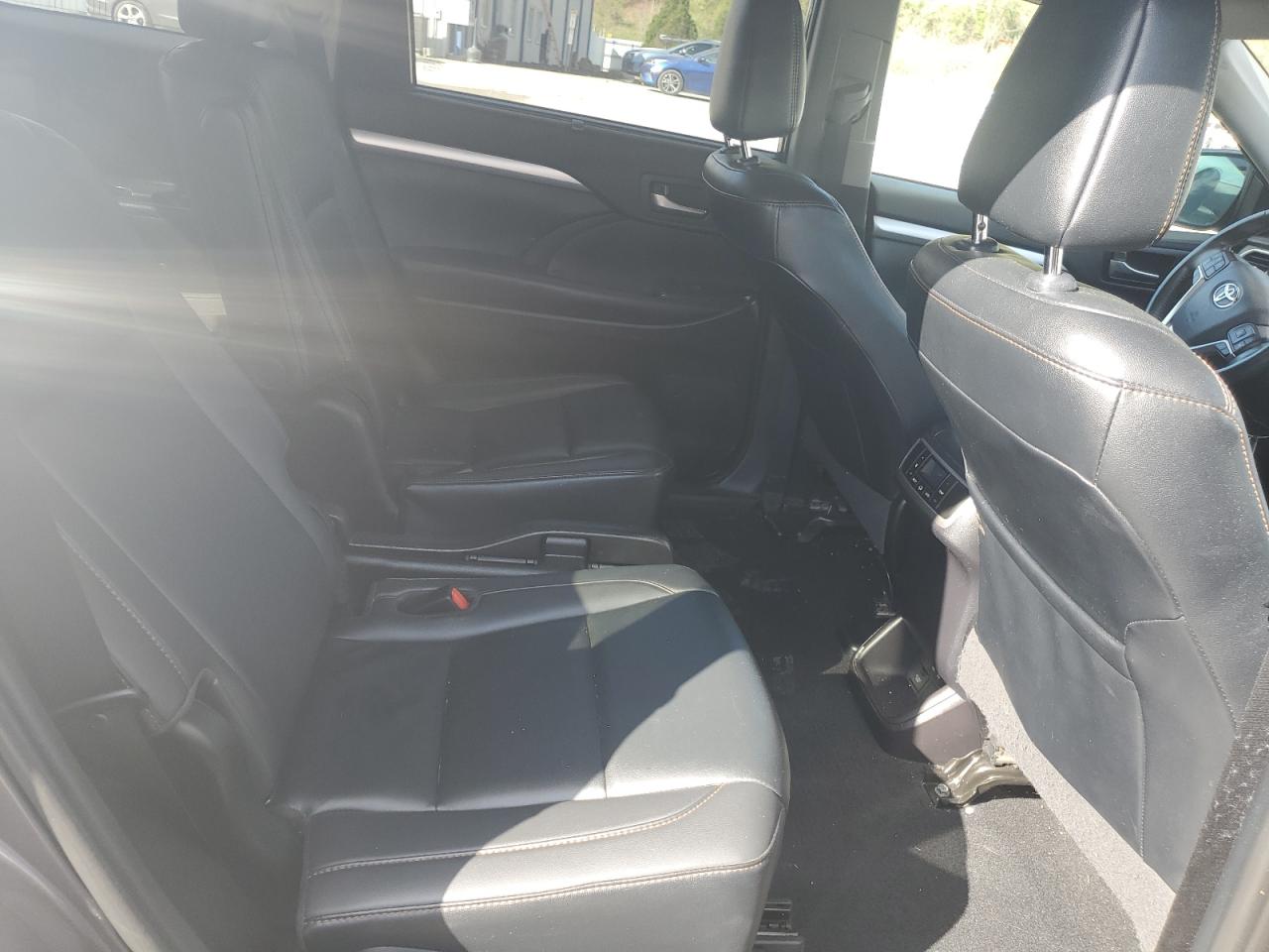2019 TOYOTA HIGHLANDER photo 31