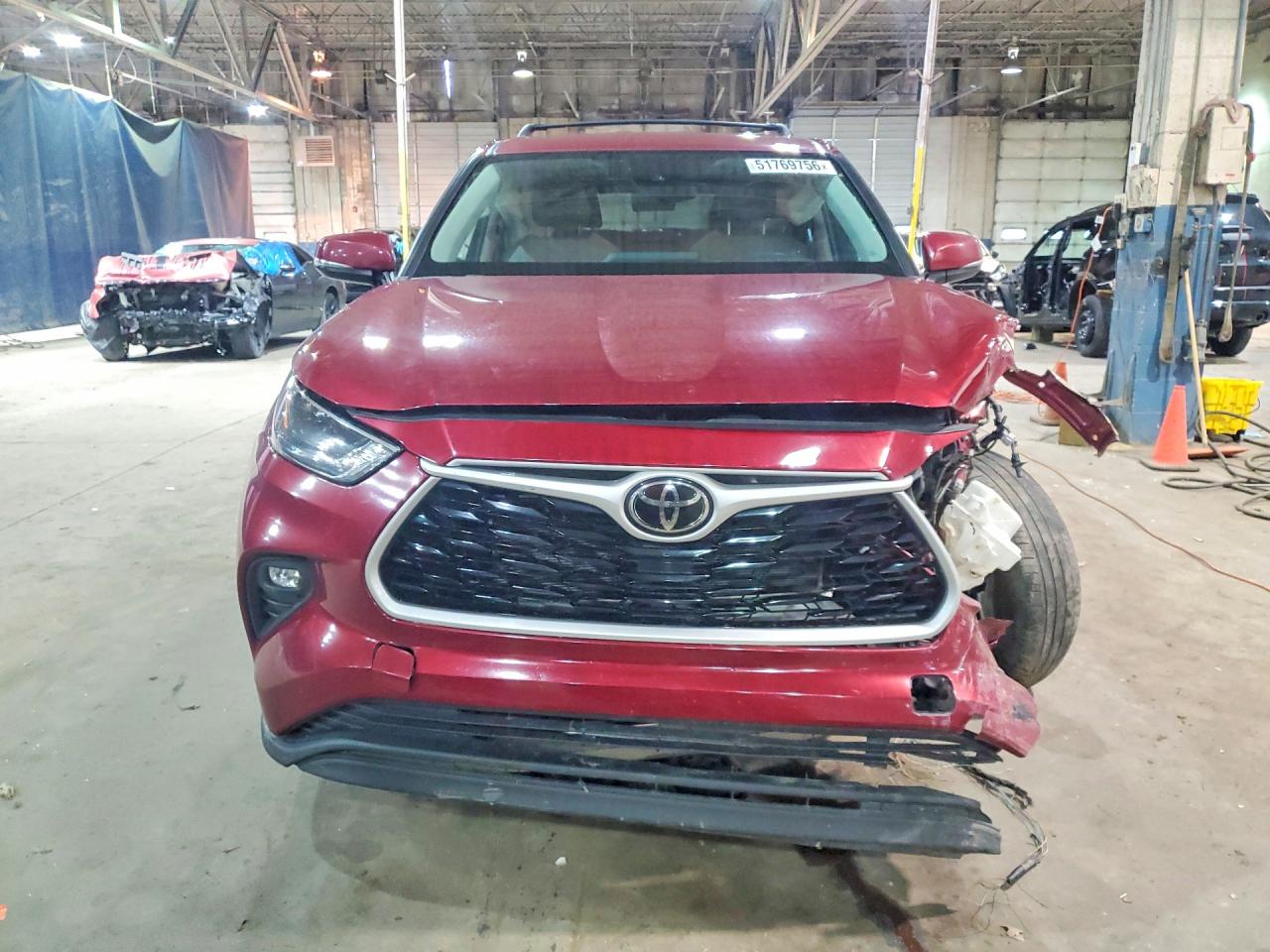 2023 TOYOTA HIGHLANDER LE photo 13