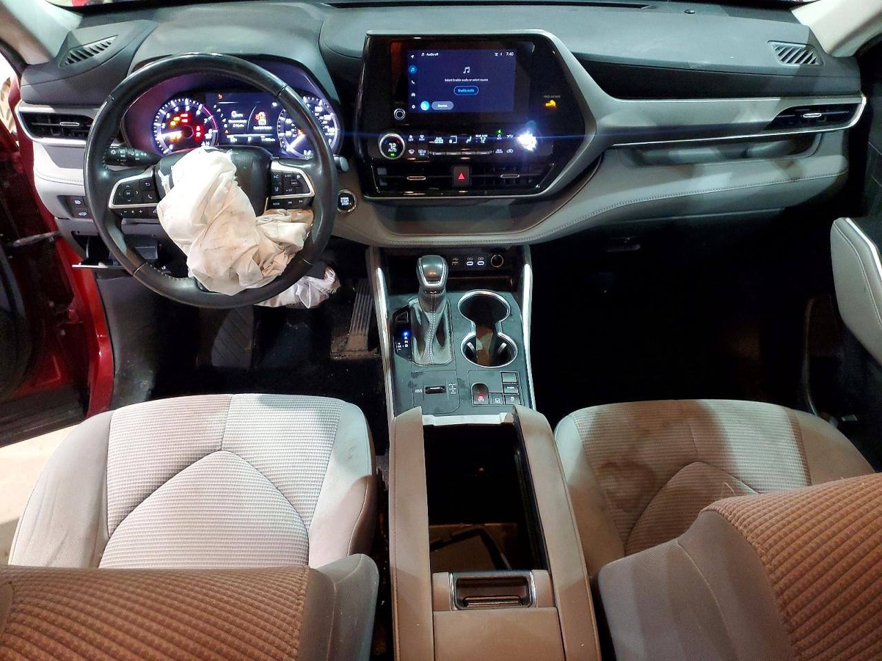 2023 TOYOTA HIGHLANDER LE photo 22