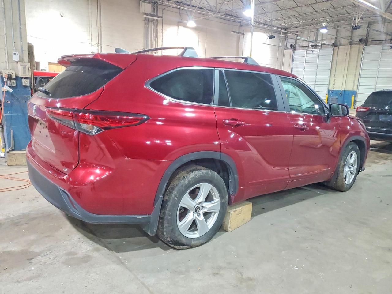 2023 TOYOTA HIGHLANDER LE photo 7