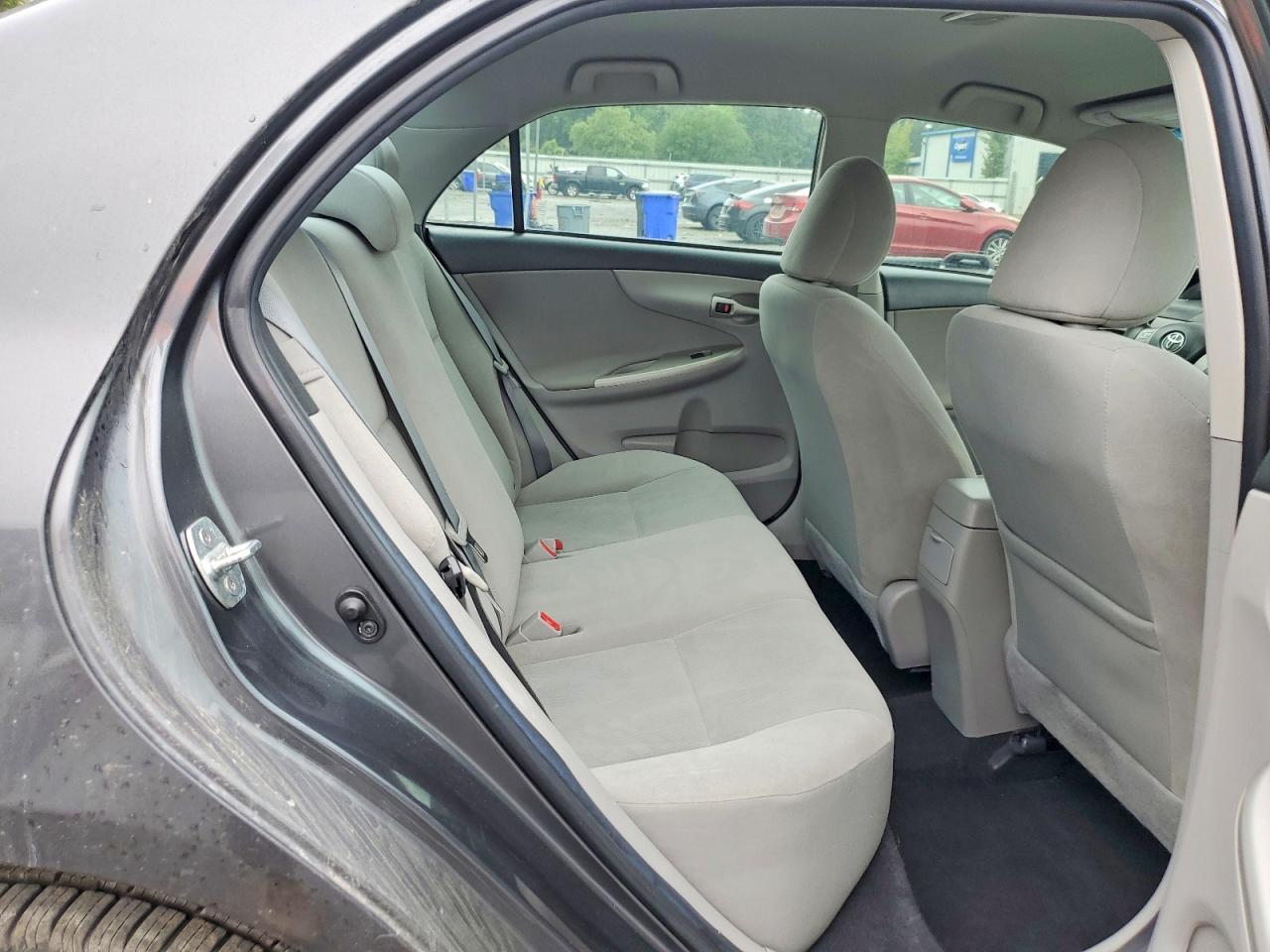 2013 TOYOTA COROLLA LE photo 28