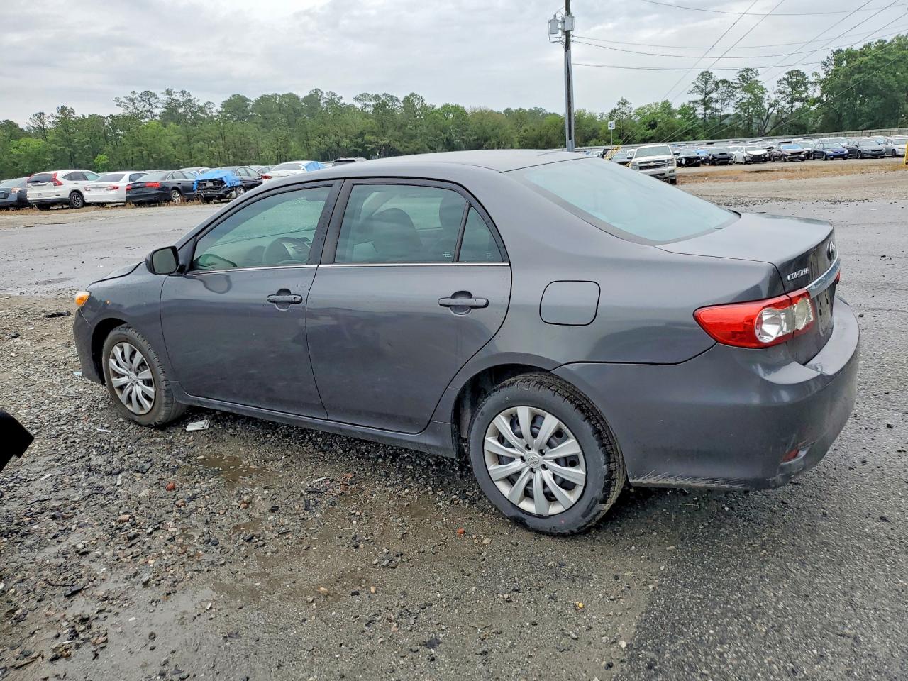2013 TOYOTA COROLLA LE photo 4
