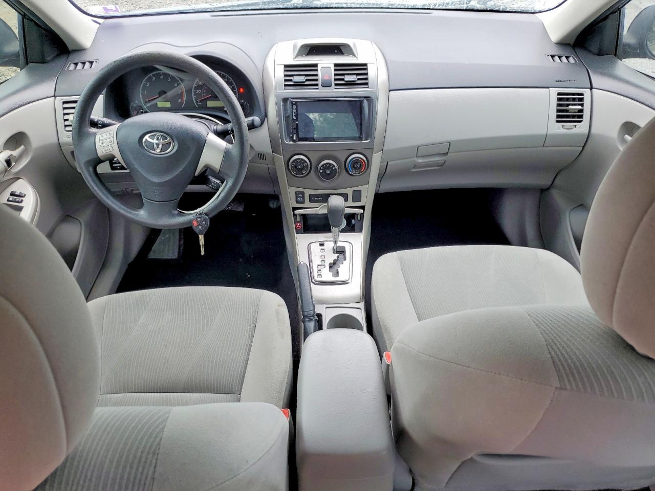 2013 TOYOTA COROLLA LE photo 22