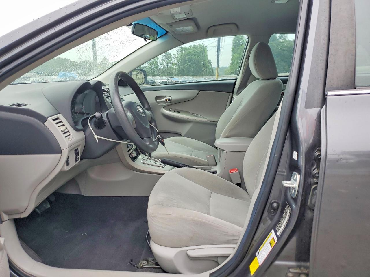 2013 TOYOTA COROLLA LE photo 19