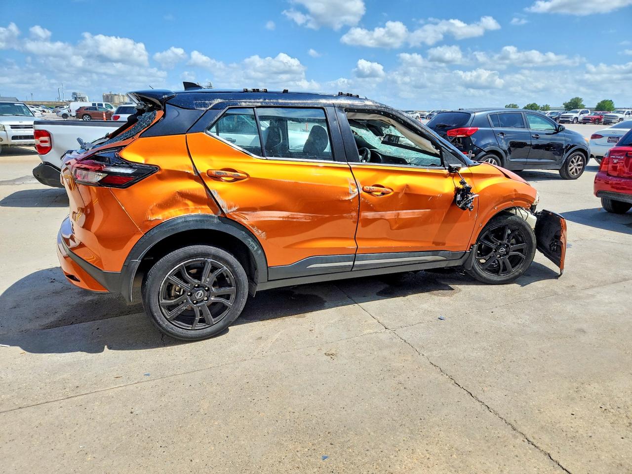 2023 NISSAN KICKS SR photo 5
