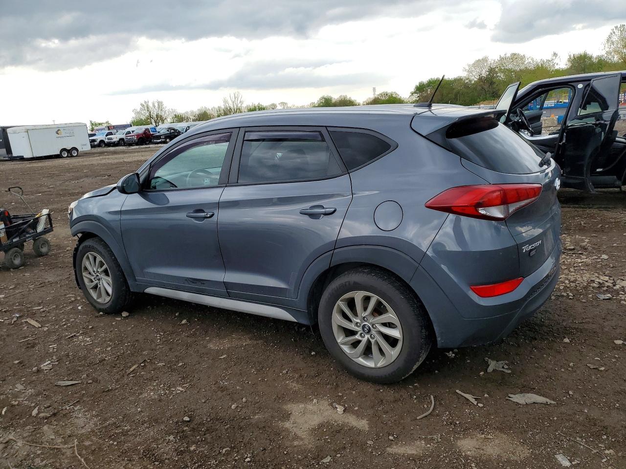 2017 HYUNDAI TUCSON SE photo 4