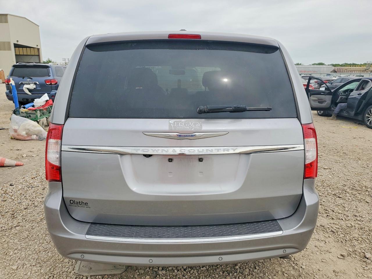 2015 CHRYSLER TOWN & COUNTRY TOURING L photo 6