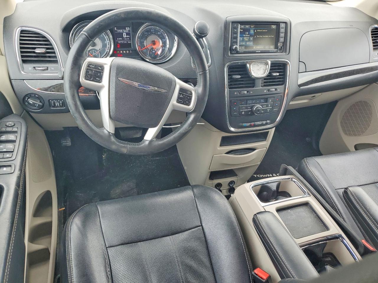 2015 CHRYSLER TOWN & COUNTRY TOURING L photo 8