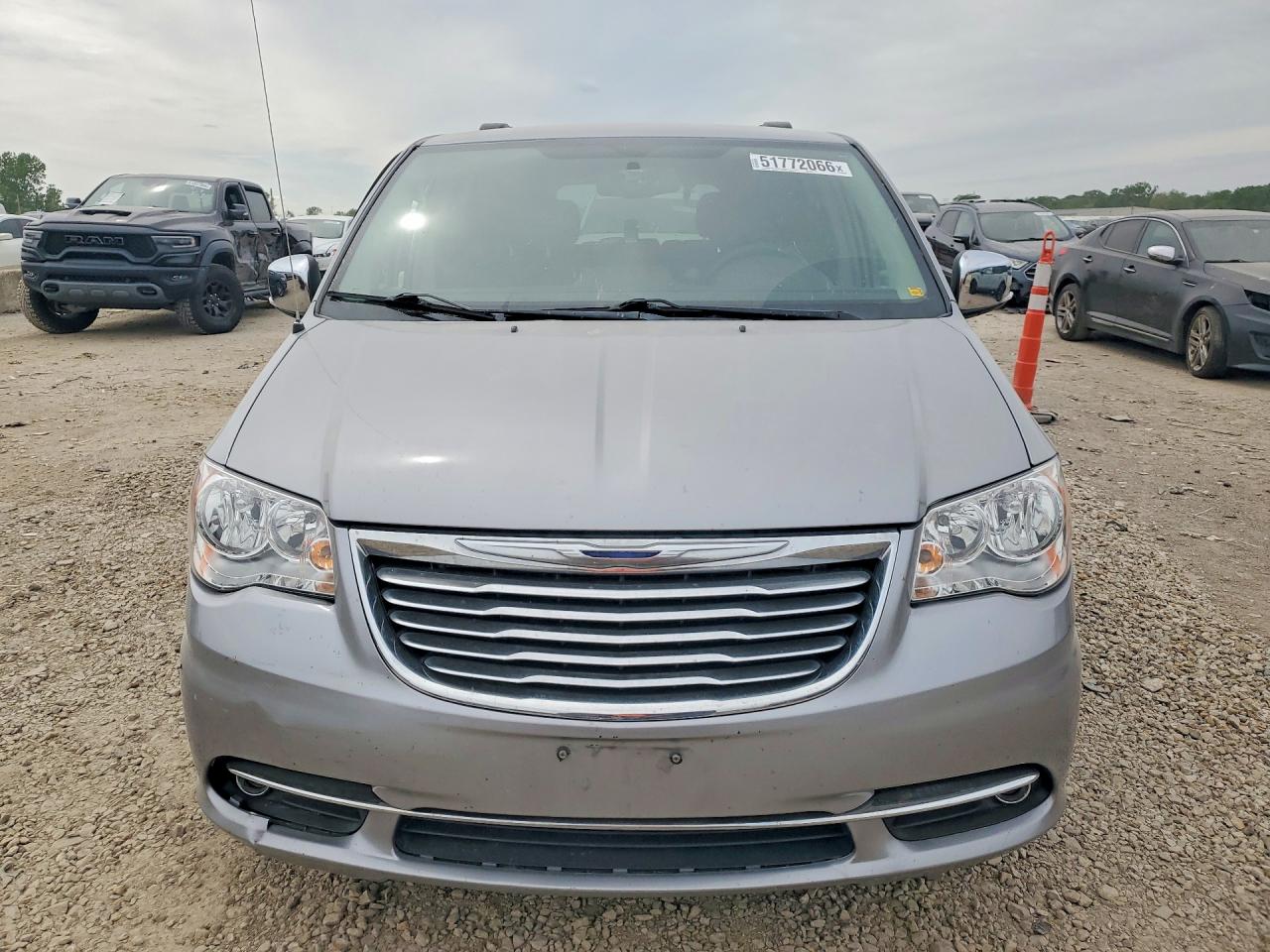 2015 CHRYSLER TOWN & COUNTRY TOURING L photo 5