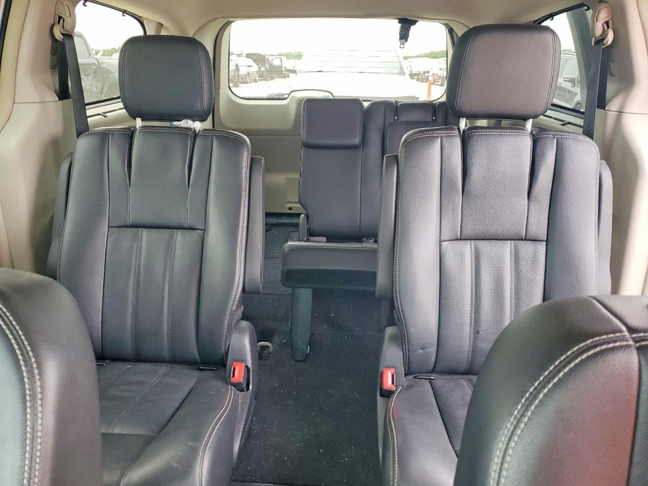 2015 CHRYSLER TOWN & COUNTRY TOURING L photo 10