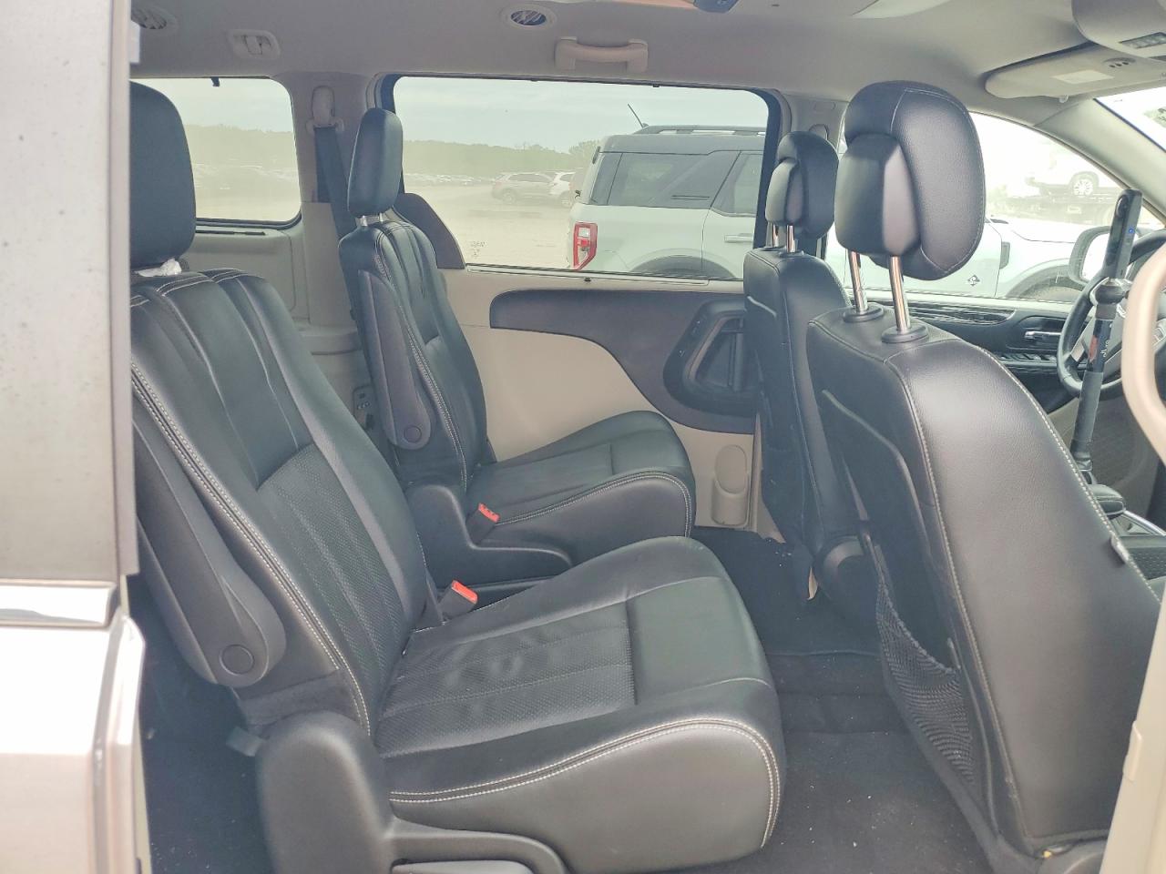 2015 CHRYSLER TOWN & COUNTRY TOURING L photo 11