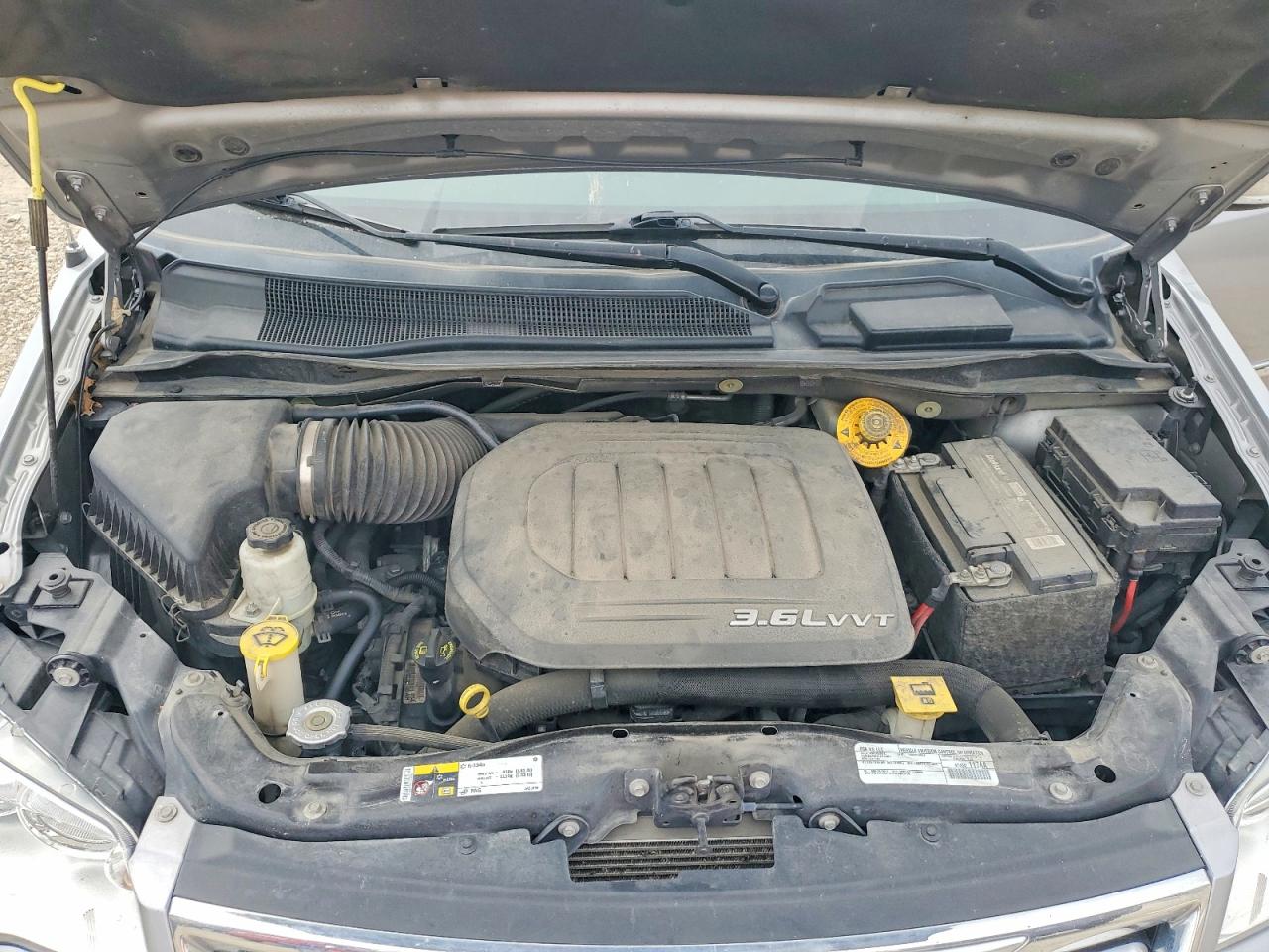 2015 CHRYSLER TOWN & COUNTRY TOURING L photo 12