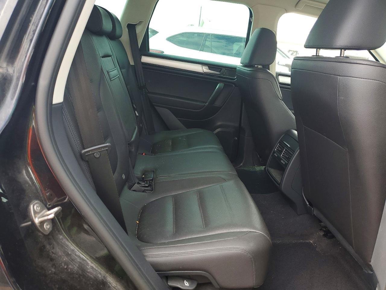 2016 VOLKSWAGEN TOUAREG photo 11