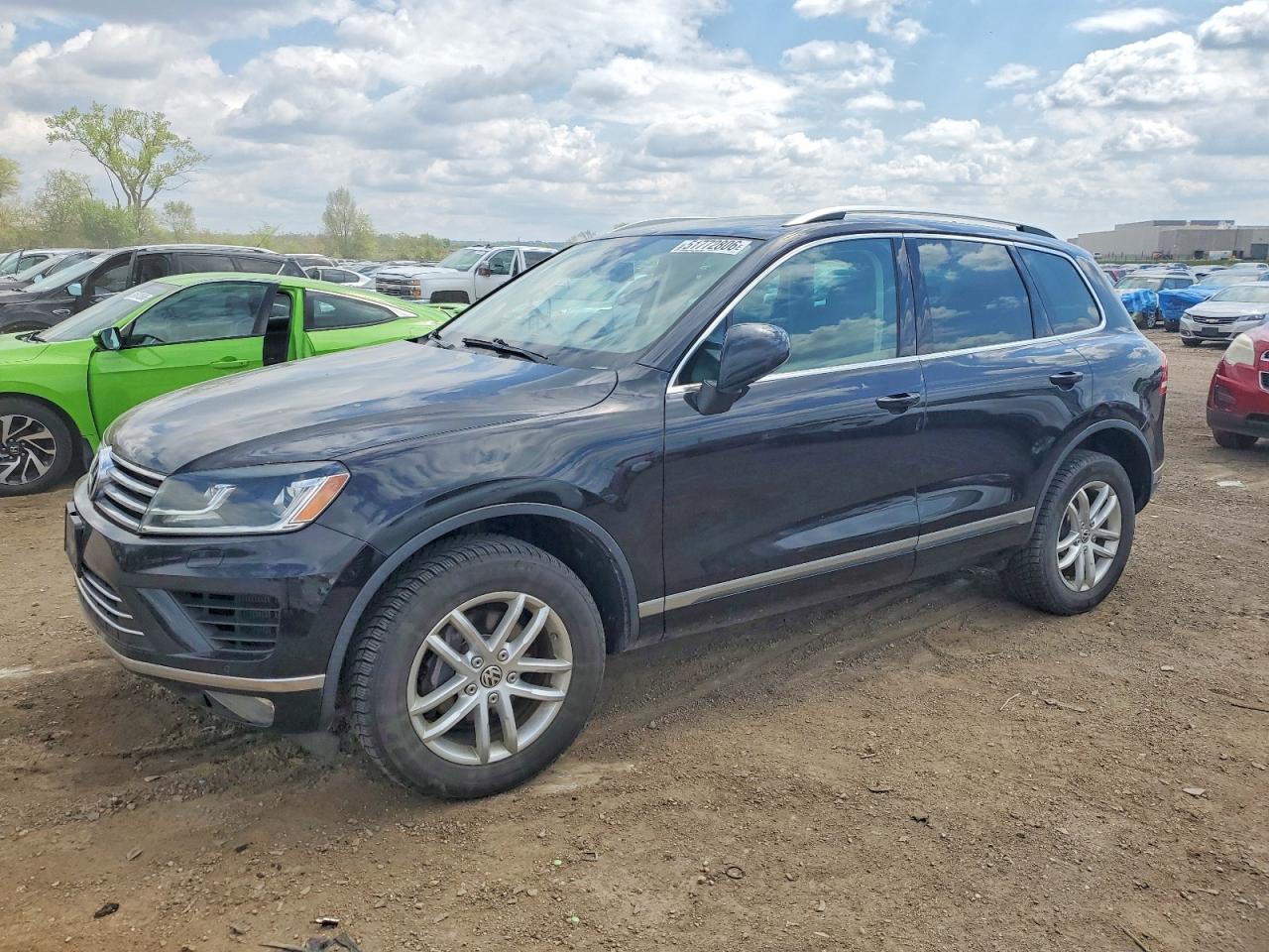 2016 VOLKSWAGEN TOUAREG photo 3
