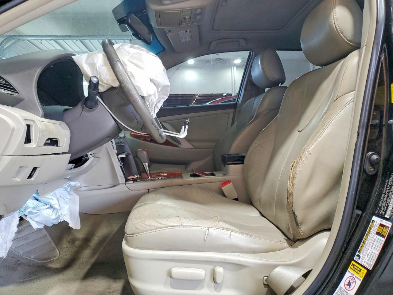 2011 TOYOTA CAMRY XLE V6 photo 17