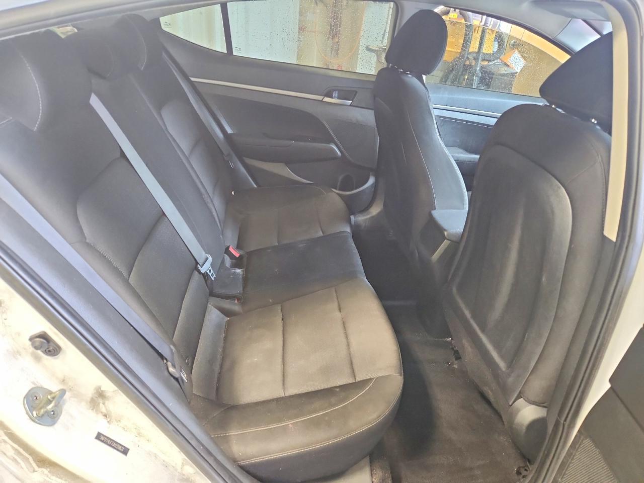 2018 HYUNDAI ELANTRA SE photo 19