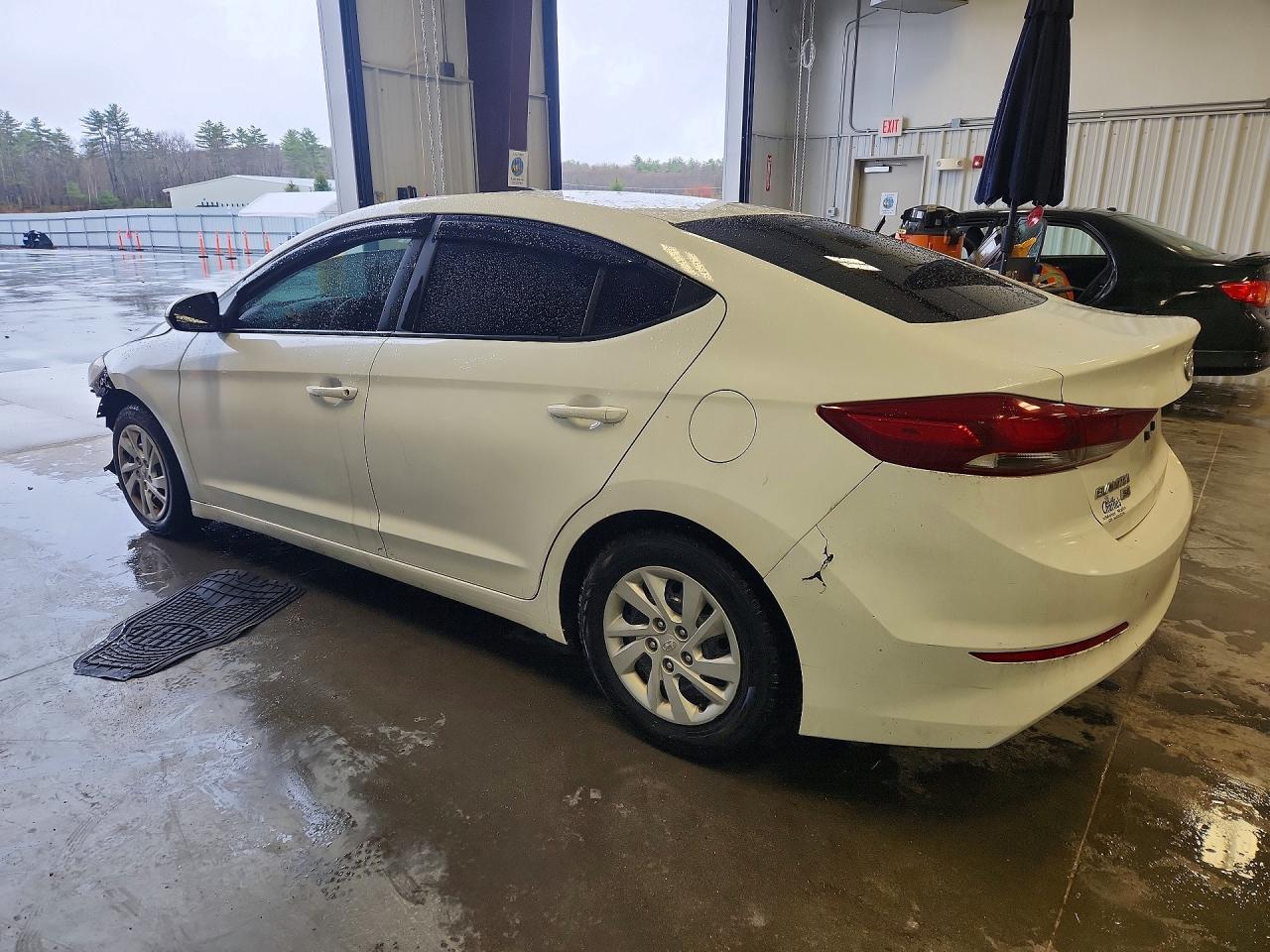 2018 HYUNDAI ELANTRA SE photo 3