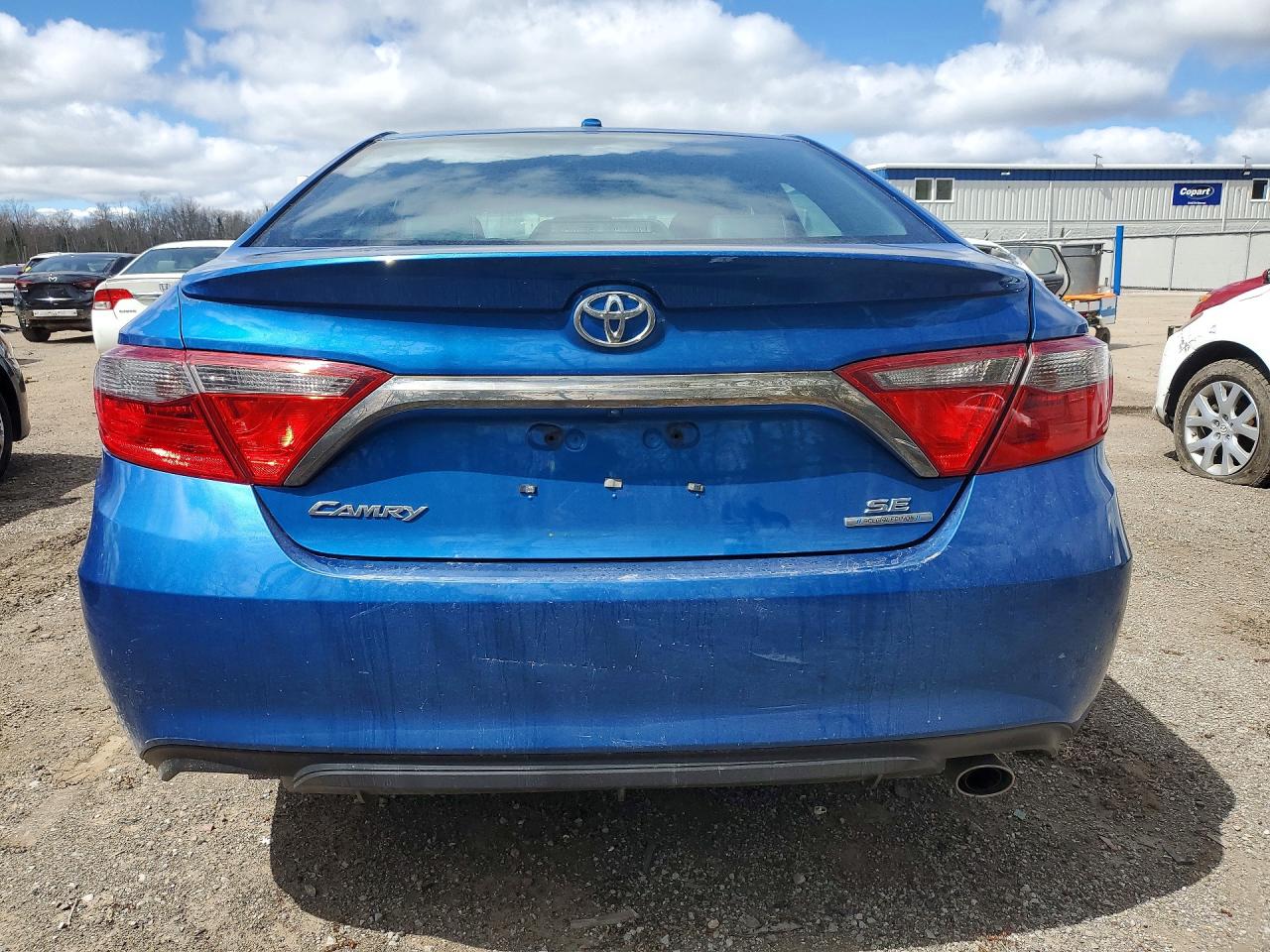 2016 TOYOTA CAMRY LE photo 11
