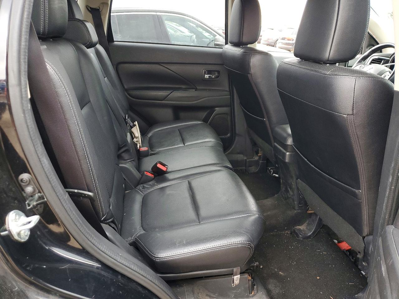 2016 MITSUBISHI OUTLANDER SE photo 10