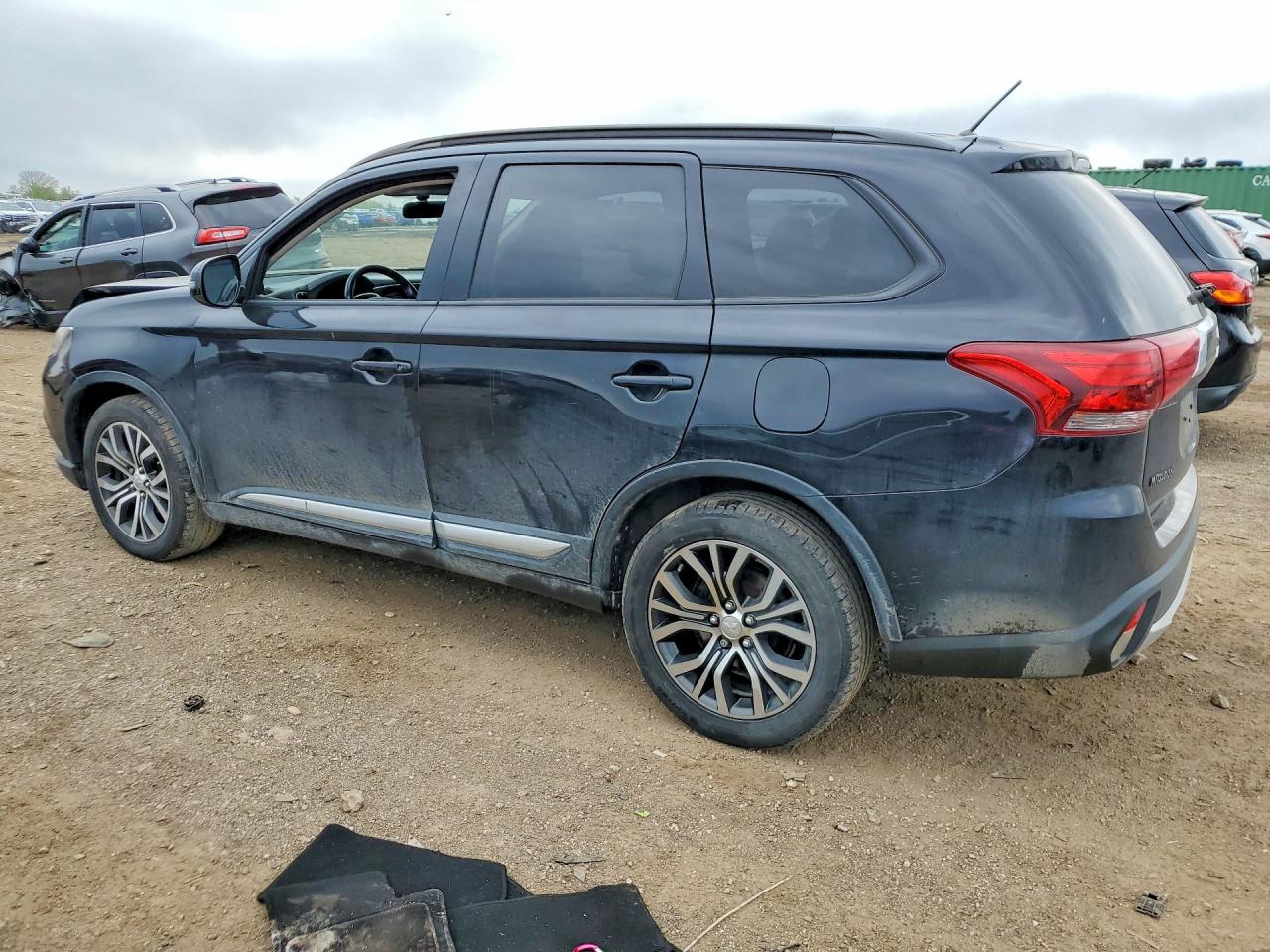 2016 MITSUBISHI OUTLANDER SE photo 2