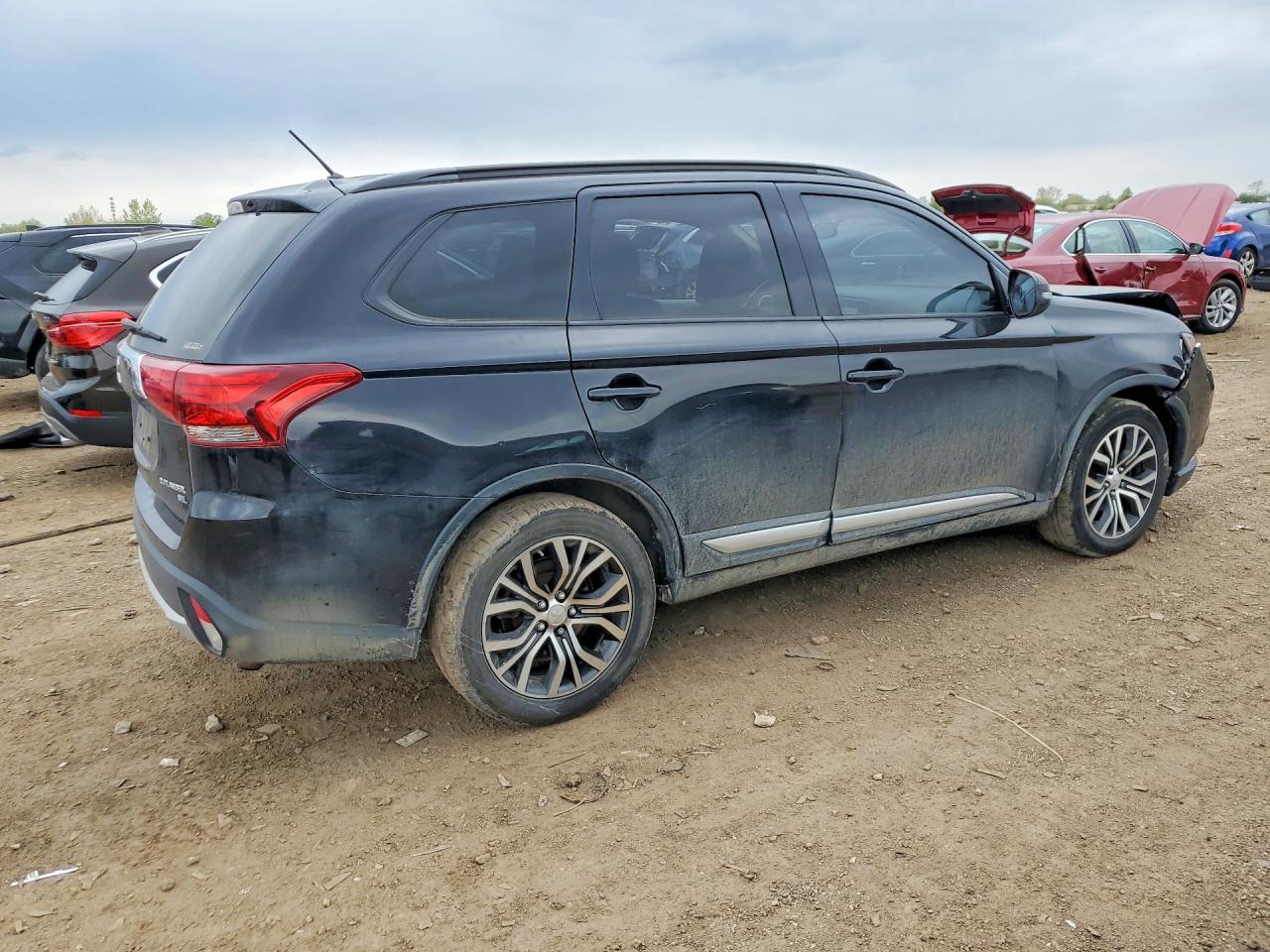 2016 MITSUBISHI OUTLANDER SE photo 3