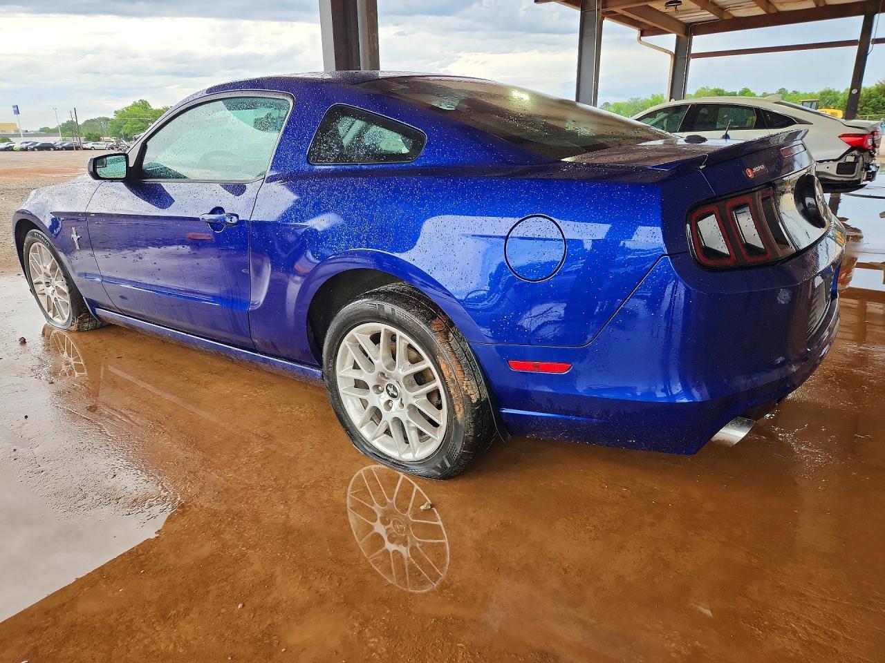 2013 FORD MUSTANG photo 4