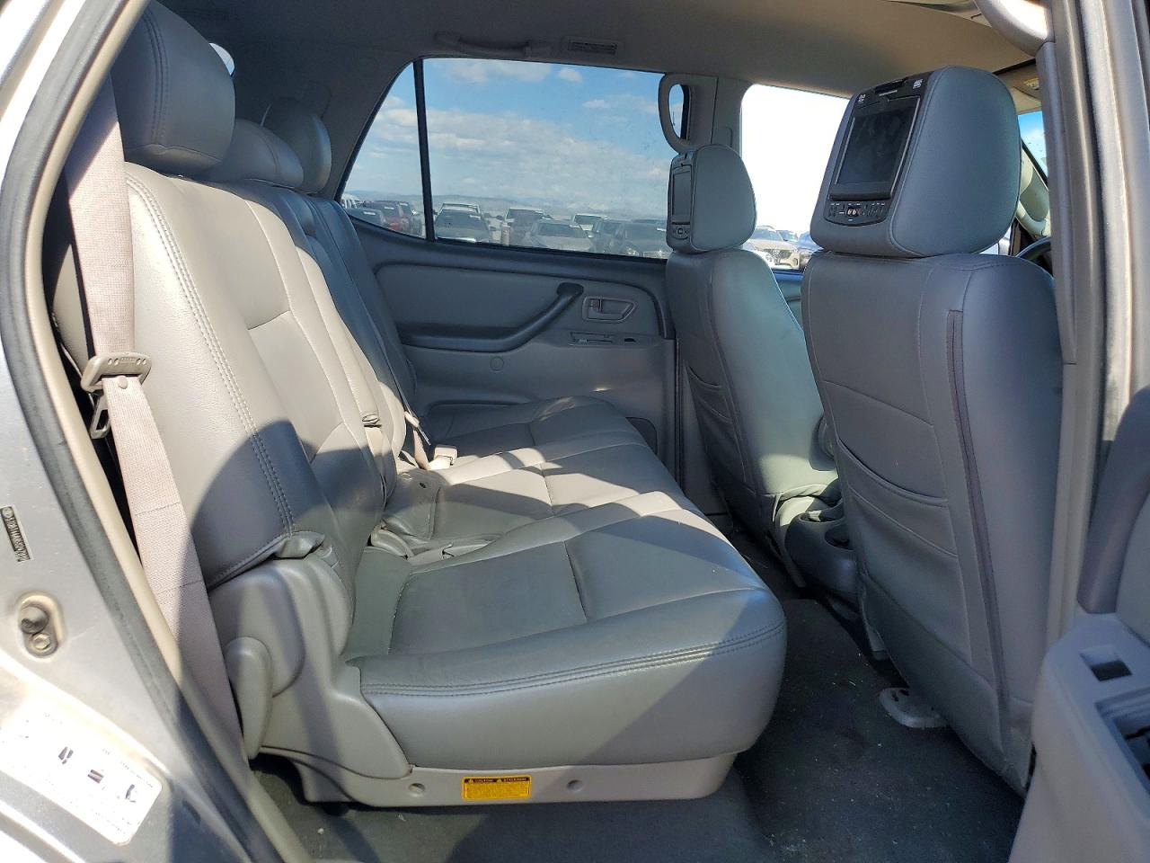 2005 TOYOTA SEQUOIA SR5 photo 21