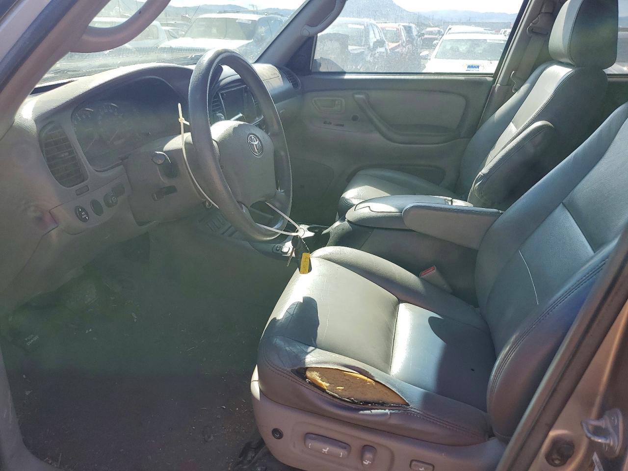 2005 TOYOTA SEQUOIA SR5 photo 13