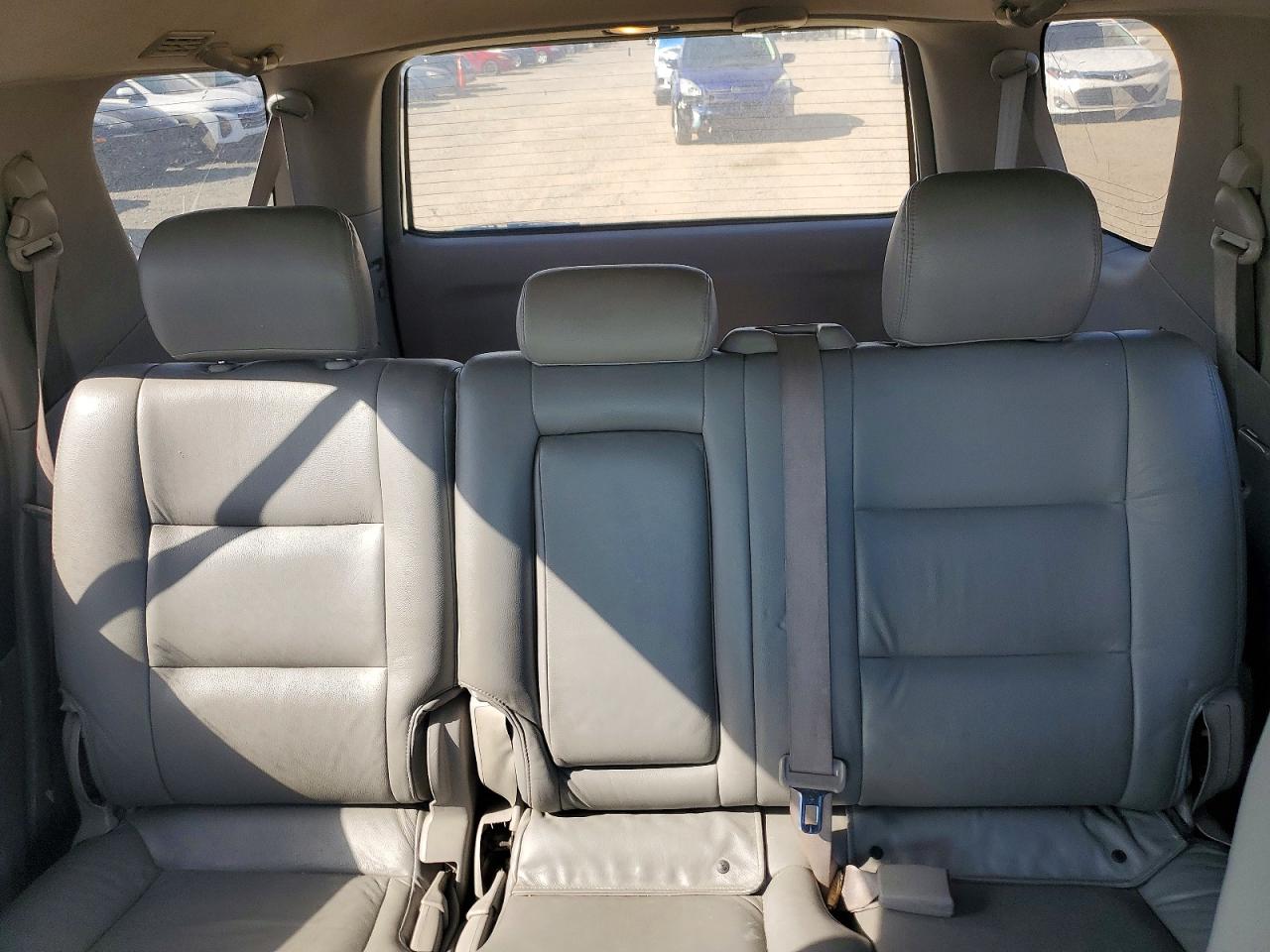 2005 TOYOTA SEQUOIA SR5 photo 19